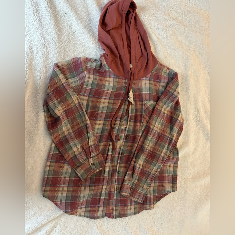 Adorable NWT Women’s Hem & Thread Size M Plaid Shacket with Mauve Hood